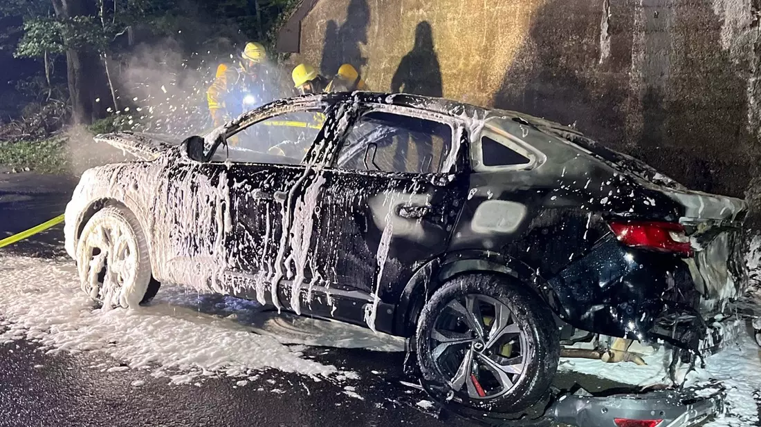 POL-DU: Obermarxloh: Autobrand - Zeugensuche - Bild: presseportal.de
