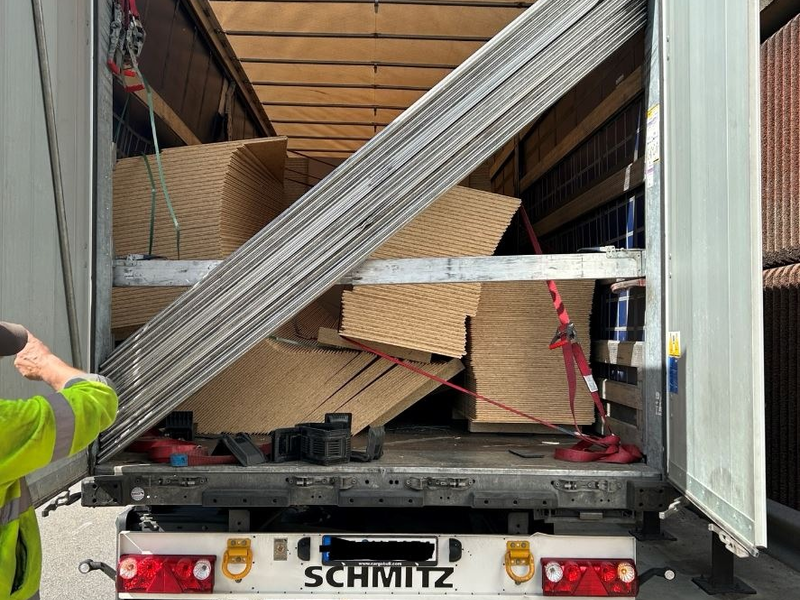 POL-PDLD: A65/Edenkoben - Ungesicherte Ladung - Foto: presseportal.de