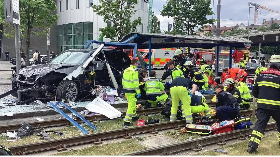 FW-M: Sieben Verletzte durch Unfall (Neuhausen) - Bild: presseportal.de