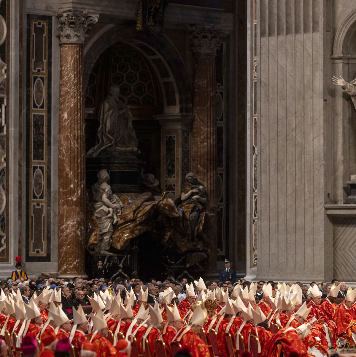 Die Wahl eines neuen Papstes erfolgt streng abgeschirmt von der Außenwelt. - Foto: Oliver Weiken/dpa