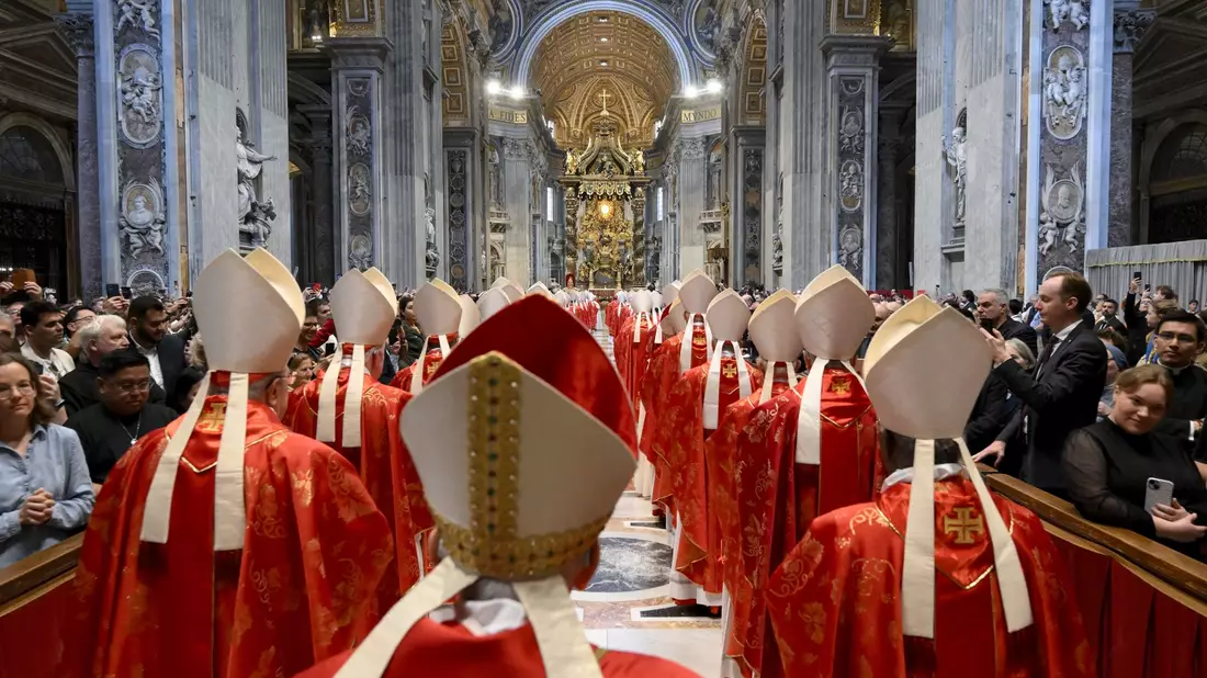 Vor dem Konklave feierten die Kardinäle eine Messe im Petersdom. - Bild: vatican Media/Cpp/IPA via ZUMA Press/dpa
