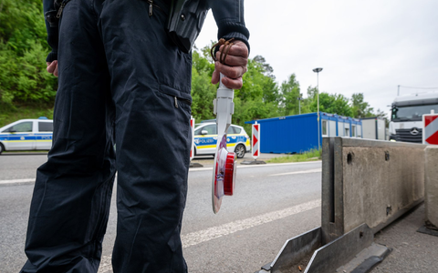 Stationäre Kontrollen gibt es an der Grenze zu Polen seit Oktober 2023. - Foto: Harald Tittel/dpa