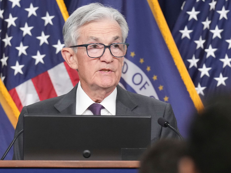 Fed-Chef Powell bekommt Trumps Wut regelmäßig zu spüren. (Archivbild) - Foto: Jacquelyn Martin/AP/dpa