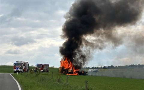 POL-PDWIL: Brand eines Teleskopladers - Foto: presseportal.de