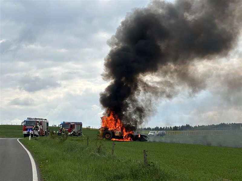 POL-PDWIL: Brand eines Teleskopladers - Foto: presseportal.de