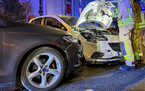 FW-DT: Zwei Einsätze kurz nacheinander - Verkehrsunfall und brennender Mülleimer - Foto: presseportal.de