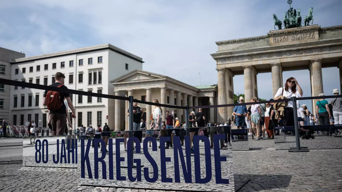 Der Bundestag erinnert an das Kriegsende und die Befreiung von der Hitler-Diktatur vor 80 Jahren. (Archivbild) - Bild: Hannes Albert/dpa