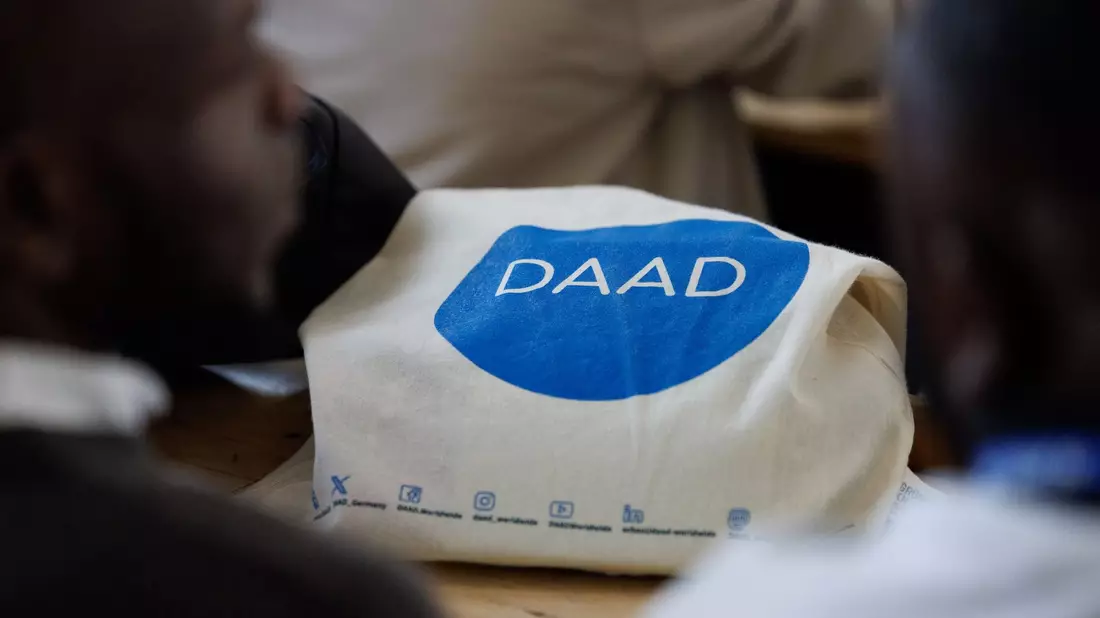 Der DAAD rechnet damit, dass das Interesse am Forschungsstandort Deutschland steigt (Symbolbild). - Bild: Friso Gentsch/dpa