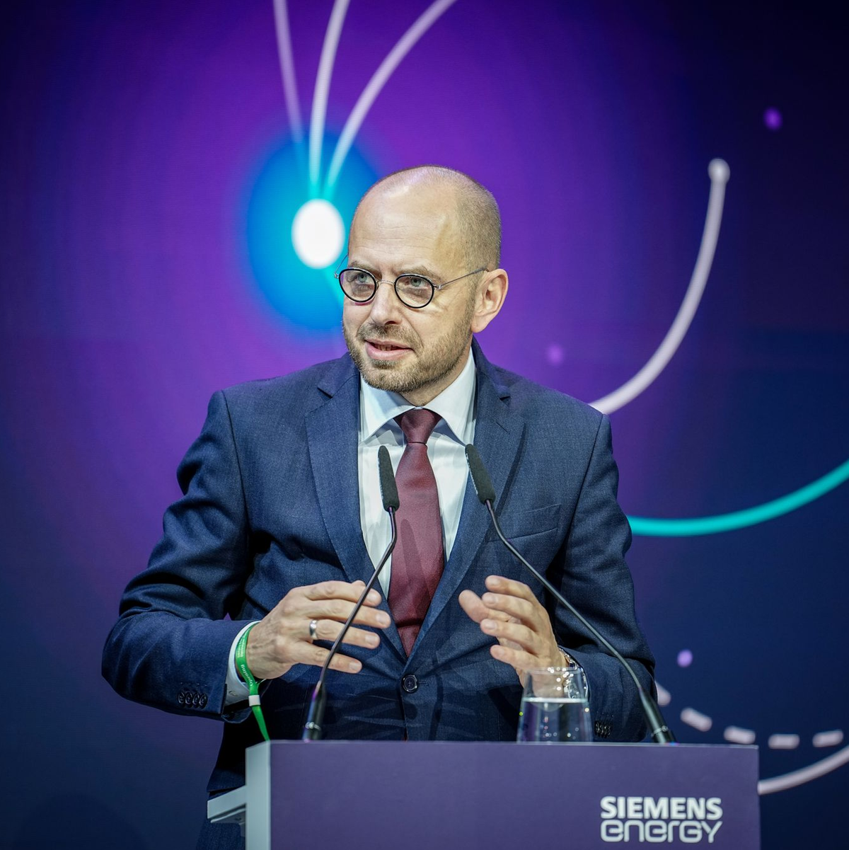 Siemens-Energy-Chef Christian Bruch rechnet im laufenden Jahr mit bis zu einer Milliarde Euro Gewinn. (Archivbild) - Foto: Kay Nietfeld/dpa