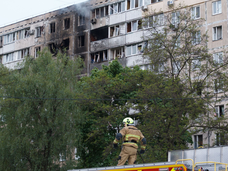 Einen schweren russischen Luftangriff auf Kiew gab es noch vor Inkrafttreten der Waffenruhe. - Foto: Kirill Chubotin//Ukrinform/dpa