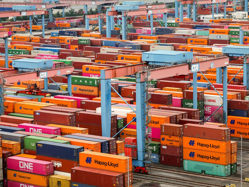 Die hohen US-Zölle machen den deutschen Exporteuren zu schaffen. (Archivbild) - Foto: Christian Charisius/dpa