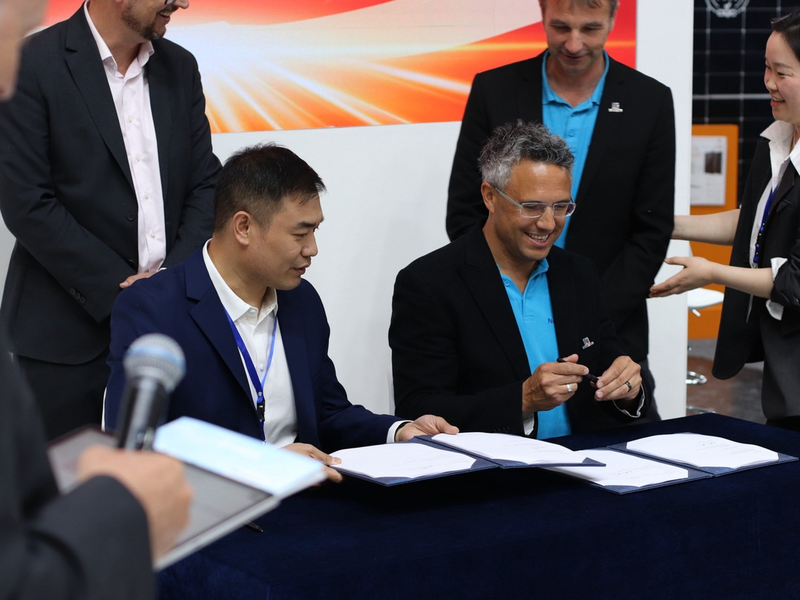 Next2Sun und Huasun vereinbaren exklusive Kooperation bei vertikaler bifazialer Photovoltaik - Foto: presseportal.de