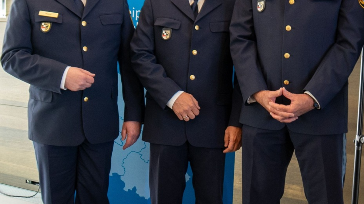 POL-MFR: (479) Amtswechsel bei der Verkehrspolizeiinspektion Fürth - Peter Thomanek in den Ruhestand verabschiedet - Foto: presseportal.de