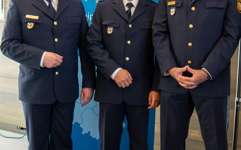 POL-MFR: (479) Amtswechsel bei der Verkehrspolizeiinspektion Fürth - Peter Thomanek in den Ruhestand verabschiedet - Foto: presseportal.de