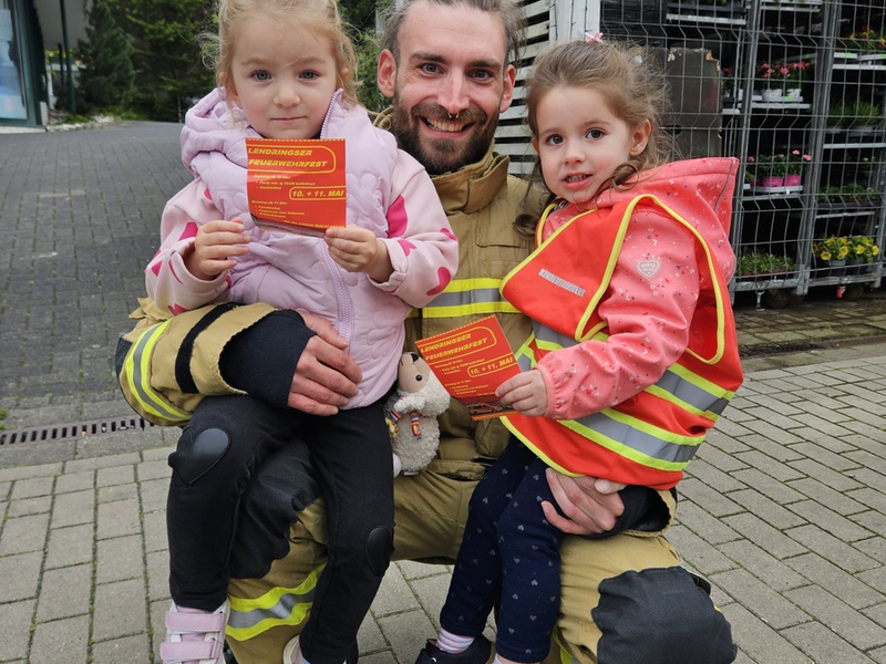 FW Menden: Lendringser Feuerwehrfest - Tag der offenen Tür am kommenden Wochenende Löschgruppen Lendringsen laden zum Mitfeiern ein - Foto: presseportal.de
