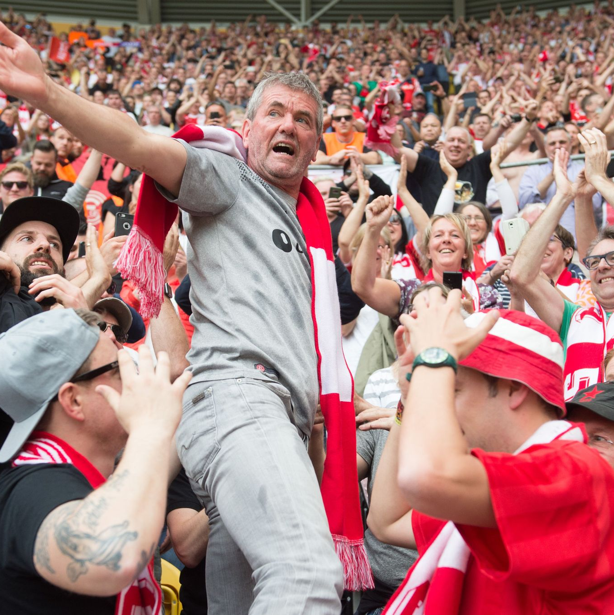Funkels Aufstieg mit Fortuna Düsseldorf. - Foto: Sebastian Kahnert/dpa