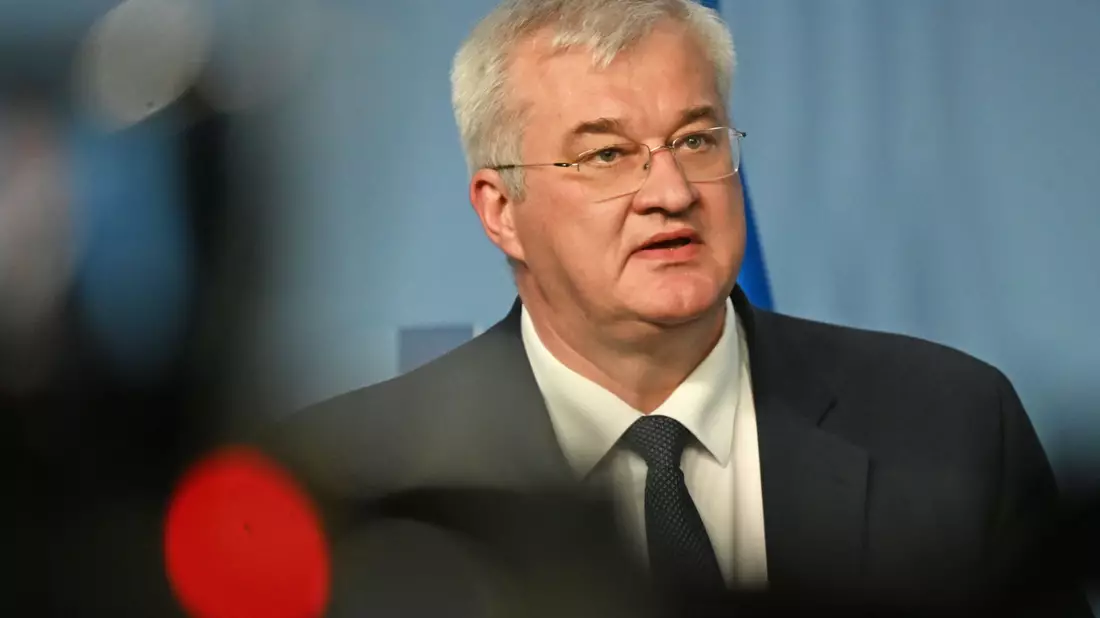 Der ukrainische Außenminister Andrij Sybiha sieht bei Russland kein Bemühen zum Einhalten der eigens verkündeten Waffenruhe. (Archivbild) - Bild: Anna Ross/dpa