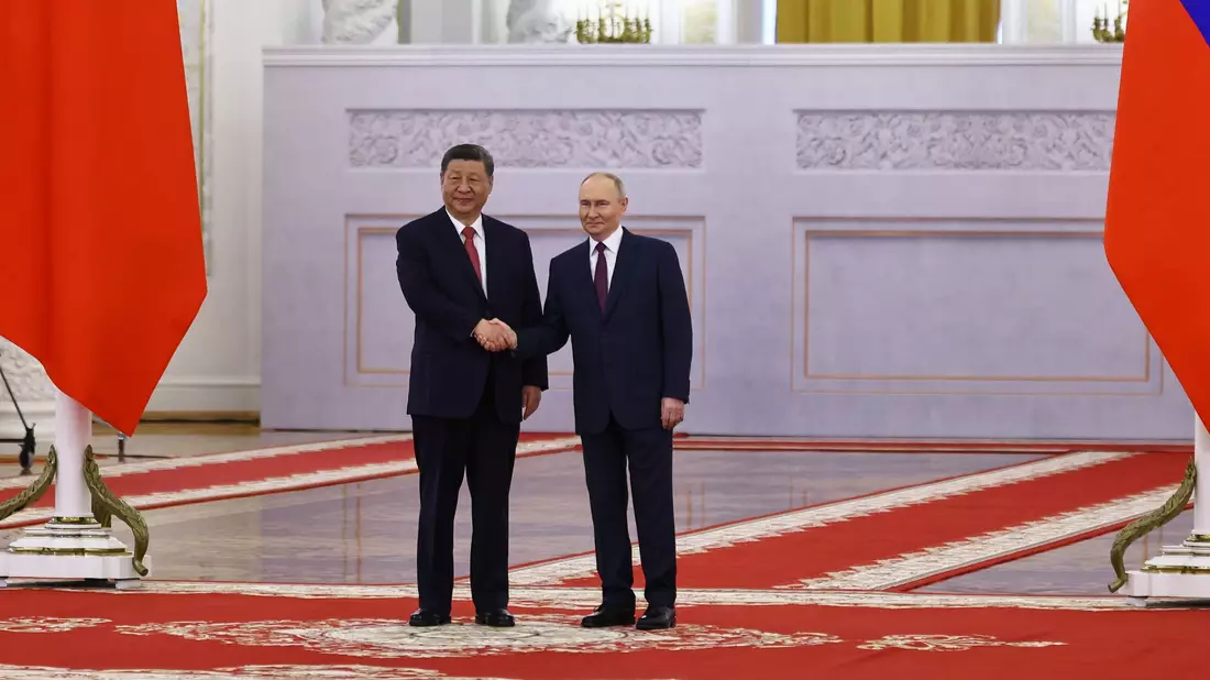 Zufriedene Gesichter bei Xi und Putin. - Bild: Evgenia Novozhenina/Pool Reurers/AP/dpa