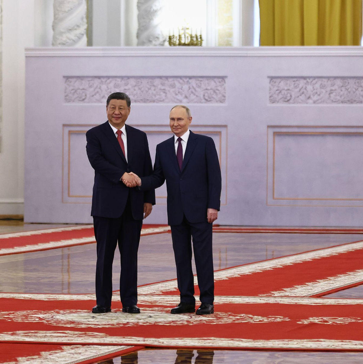 Zufriedene Gesichter bei Xi und Putin. - Foto: Evgenia Novozhenina/Pool Reurers/AP/dpa