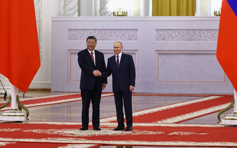 Zufriedene Gesichter bei Xi und Putin. - Foto: Evgenia Novozhenina/Pool Reurers/AP/dpa
