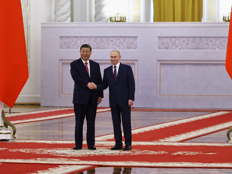Zufriedene Gesichter bei Xi und Putin. - Foto: Evgenia Novozhenina/Pool Reurers/AP/dpa