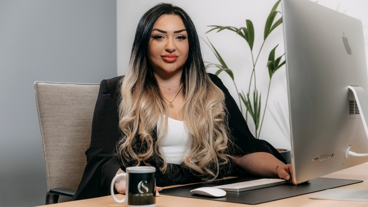 Aus Schmerz entsteht Stärke: Wie Canan Seckin ihre eigene Geschichte nutzt, um Frauen Flügel zu verleihen - Foto: presseportal.de