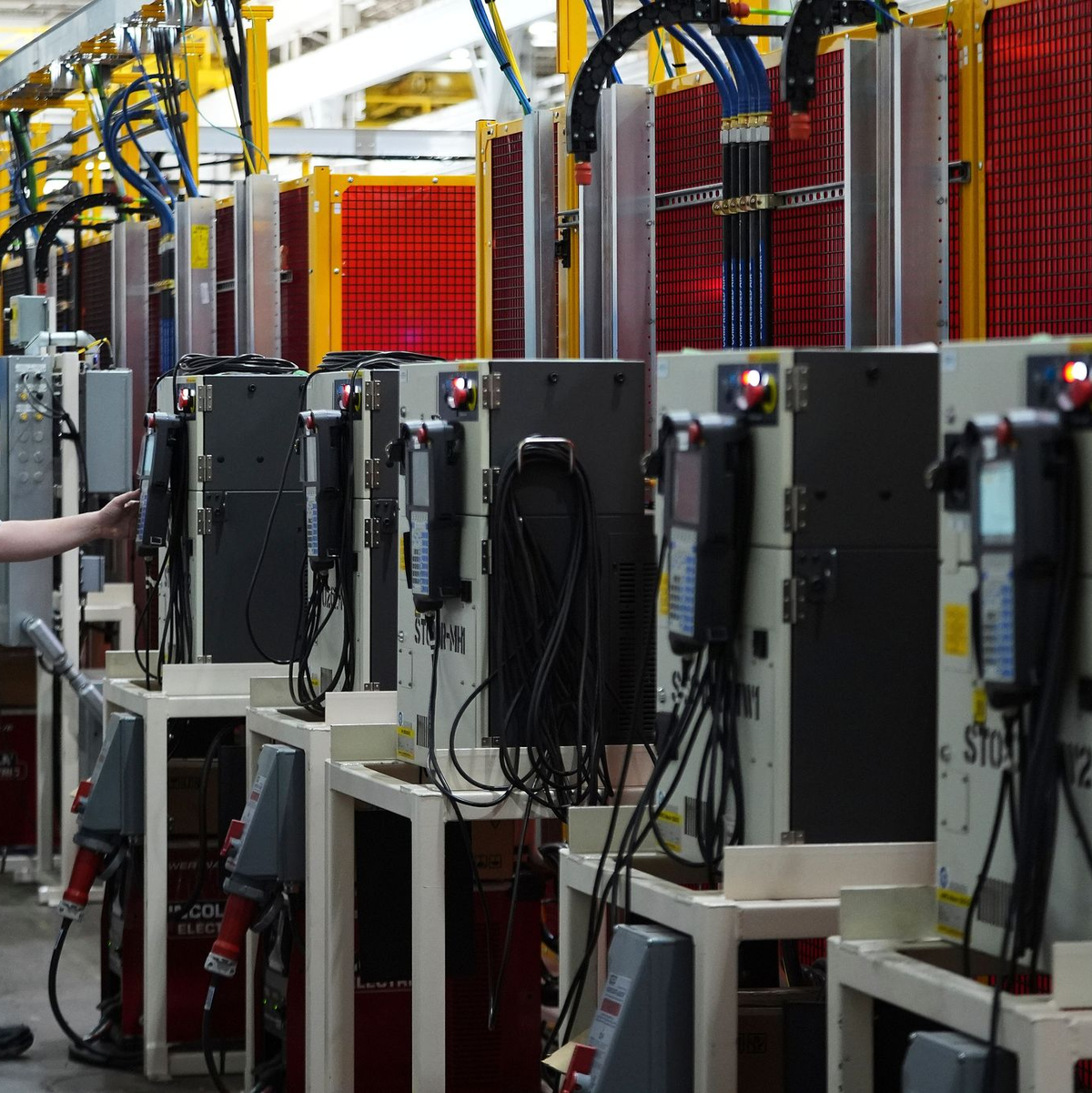 Betroffen sein könnten von zusätzlichen Zöllen der EU etwa Maschinen, Auto- und Flugzeugteile, Chemikalien und Süßkartoffeln aus den USA. (Archivbild) - Foto: Paul Sancya/AP/dpa