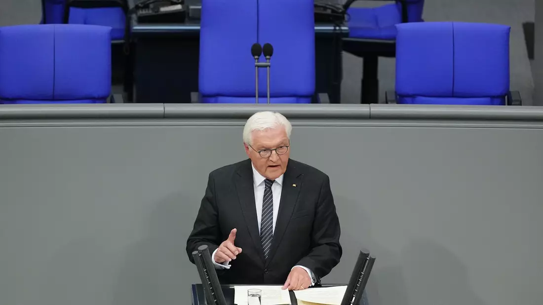80 Jahre nach Kriegsende: Bundespräsident Steinmeier ruft zum Festhalten an den Lehren aus der NS-Diktatur auf. - Bild: Kay Nietfeld/dpa