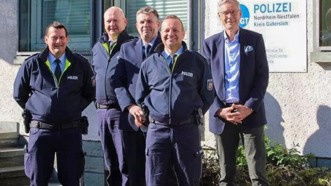POL-GT: Polizeihauptkommissar Markus Benden in Schloß Holte-Stukenbrock begrüßt - Bild: presseportal.de
