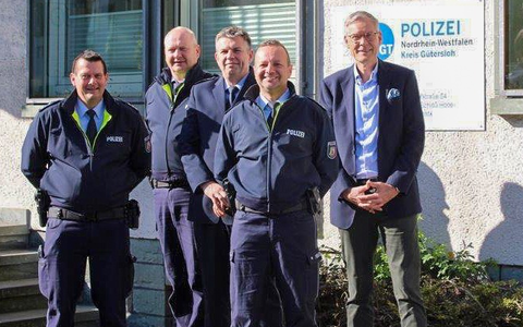 POL-GT: Polizeihauptkommissar Markus Benden in Schloß Holte-Stukenbrock begrüßt - Foto: presseportal.de