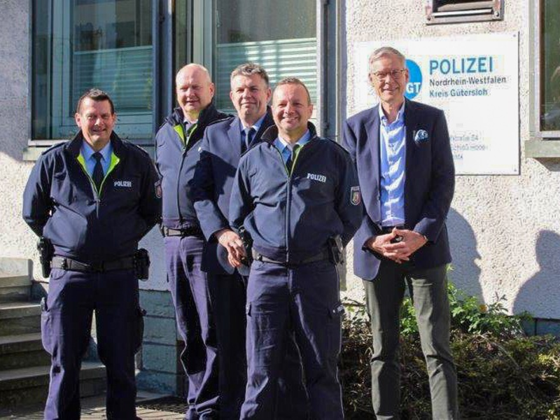 POL-GT: Polizeihauptkommissar Markus Benden in Schloß Holte-Stukenbrock begrüßt - Foto: presseportal.de