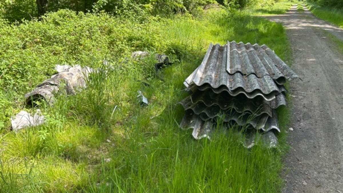 POL-WE: + Müll illegal entsorgt + - Foto: presseportal.de