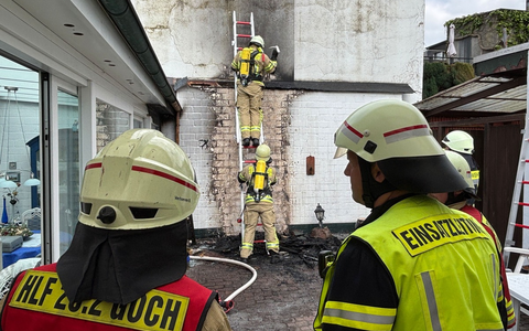 Feuerwehr Goch: Feuer in einem Innenhof - Foto: presseportal.de