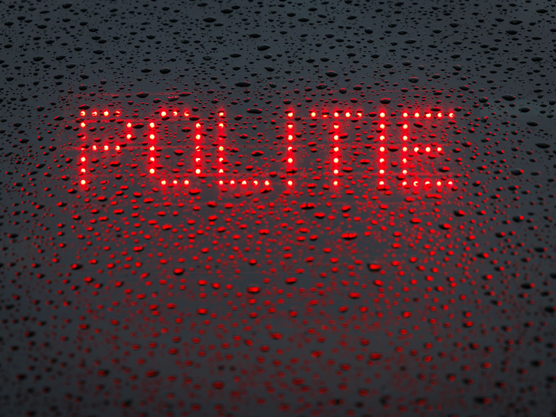 Das niederländische Wort für Polizei lautet «Politie». (Symbolbild) - Foto: Friso Gentsch/dpa