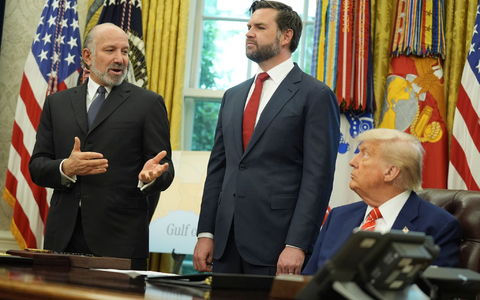 US-Präsident Donald Trump hat den Handelspakt mit Großbritannien als Erfolg seiner Zollpolitik angepriesen. - Foto: Evan Vucci/AP/dpa