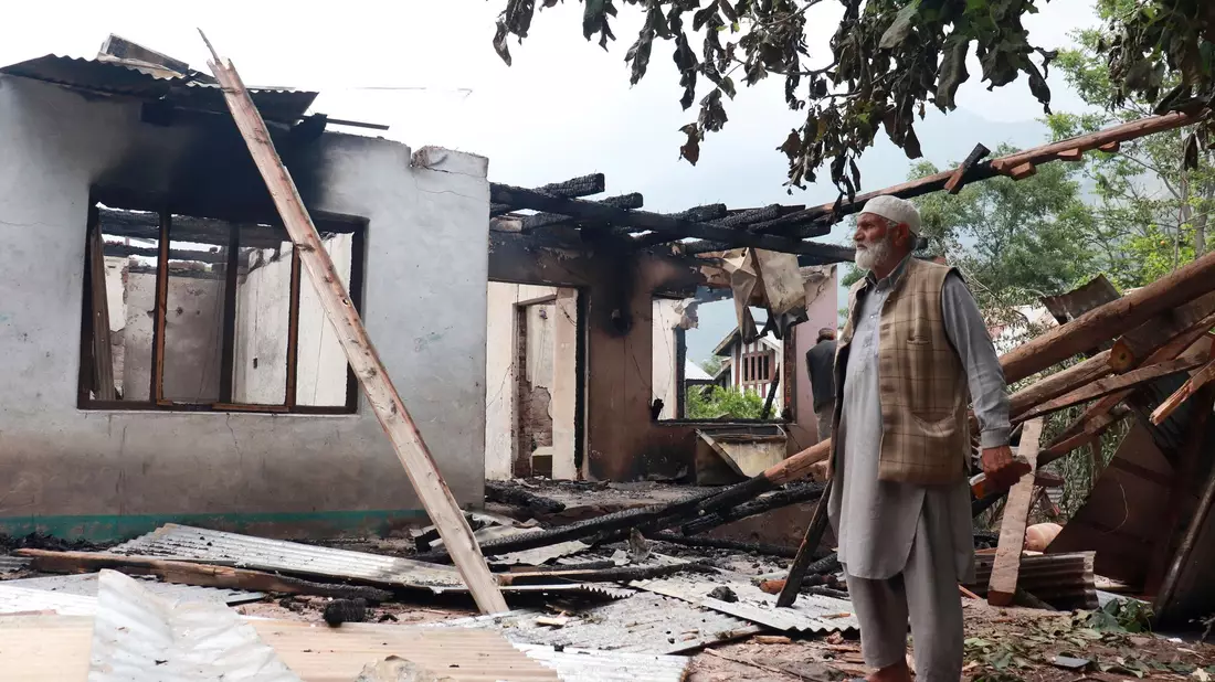 Zwischen Indien und Pakistan droht sich die Situation weiter zuzuspitzen. (Archivbild) - Bild: Junaid Bhat/AP/dpa