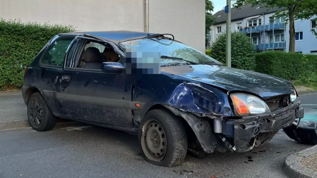 POL-DU: Neuenkamp: Auto überschlägt sich - Fahrer hat Glück im Unglück - Bild: presseportal.de
