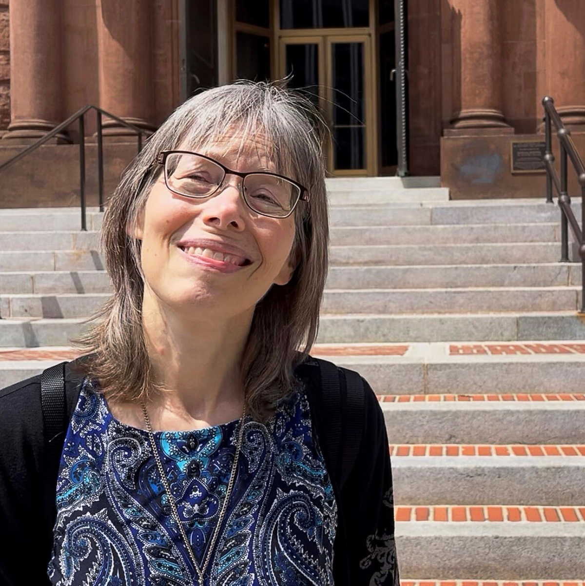 Teresa (r) ist gerade zu Besuch in Washington, wo ihre Tochter Elektra studiert.  - Foto: Luzia Geier/dpa