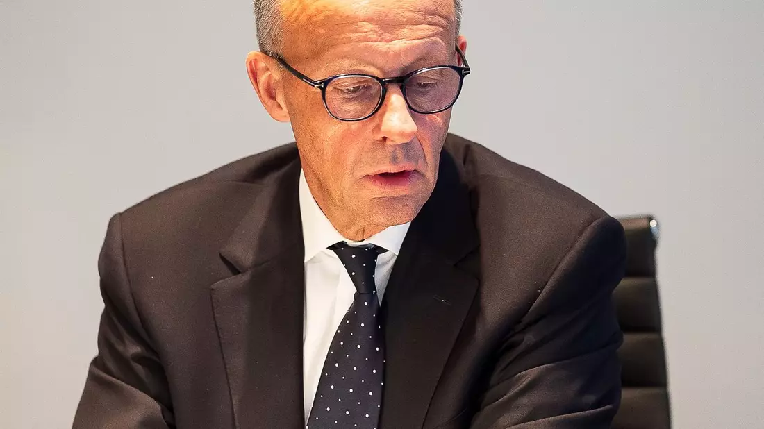 Zwei Tage nach seinem Amtsantritt telefoniert der neue Kanzler erstmals mit dem US-Präsidenten.  - Bild: Steffen Kugler/Presse- und Informationsamt der Bundesregierung/dpa