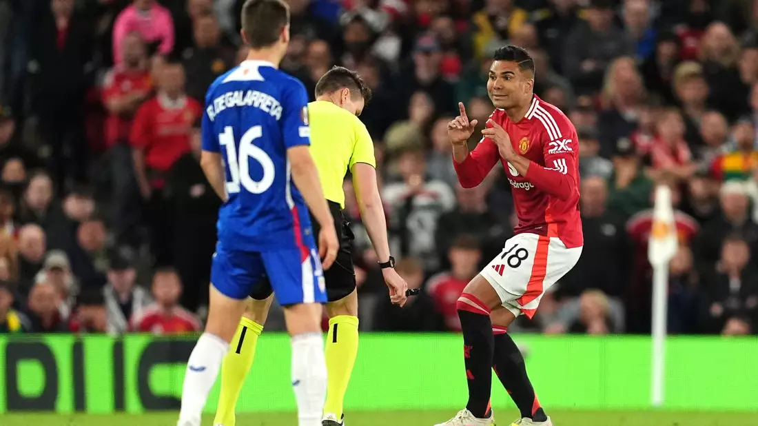Stehen im Endspiel: Stürmer Rasmus Höjlund (l) und Manchester United. - Bild: Martin Rickett/PA Wire/dpa