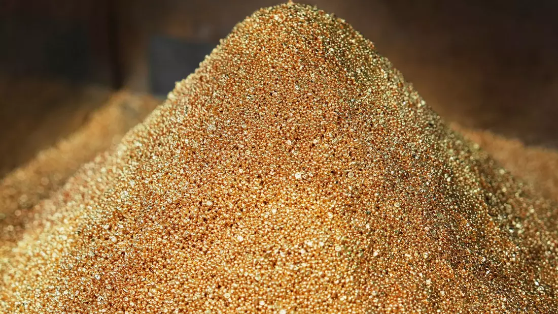 Edelmetalle - allen voran Gold - gelten bei vielen Investoren als sogenannte sichere Häfen. (Symbolbild) - Bild: Mark Baker/AP/dpa