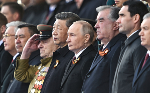 Zum 80. Jahrestag des Sieges über Nazi-Deutschland nahm der russische Präsident Wladimir Putin die traditionelle Militärparade auf dem Roten Platz in Moskau ab. - Foto: Sergei Bobylev/Photo host agency RIA Novosti/AP/dpa