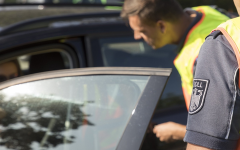 HZA-UL: Schöne Bescherung/Pärchen muss Geschenke nachverzollen - Foto: presseportal.de