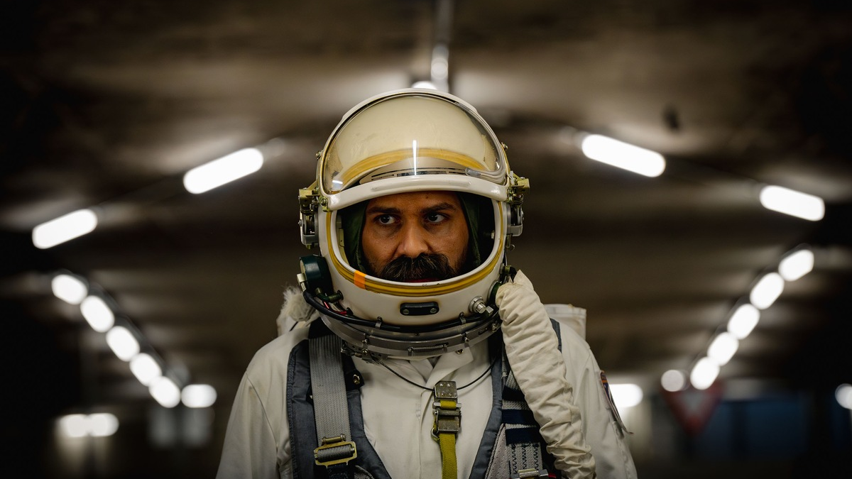 „KOSMOS CHEMNITZ“: MDR schickt „Karl Marx“ als Kosmonaut ins Europäische Kulturhauptstadtjahr 2025 - Foto: presseportal.de