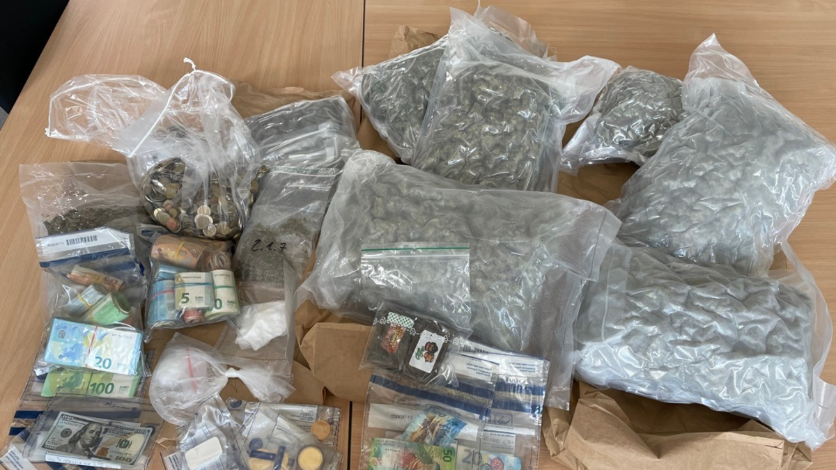 POL-DA: Odenwaldkreis: Festnahme und Durchsuchungsmaßnahmen wegen des Verdachts des illegalen Waffen- und Betäubungsmittelhandels im Rhein-Main-Gebiet - Foto: presseportal.de