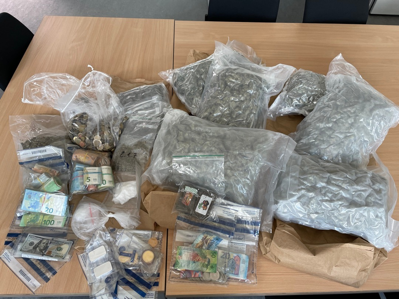 POL-DA: Odenwaldkreis: Festnahme und Durchsuchungsmaßnahmen wegen des Verdachts des illegalen Waffen- und Betäubungsmittelhandels im Rhein-Main-Gebiet - Foto: presseportal.de