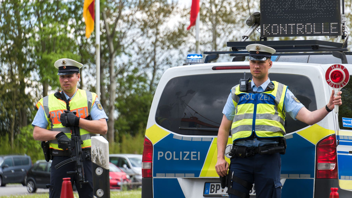 Die deutschen Grenzen werden nach Anweisung des Bundesinnenministers stärker kontrolliert.  - Foto: Marcus Golejewski/dpa