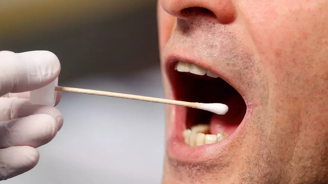 Die Polizei will mit einer DNA-Reihenuntersuchung und einer Belohnung einen mehr als 20 Jahre alten Mordfall aufklären. (Symbolbild) - Bild: Roland Weihrauch/dpa