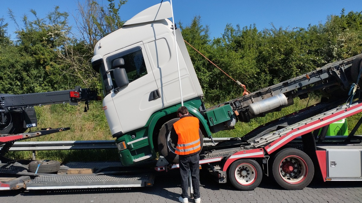 POL-EL: Polizeiinspektion Emsland / Grafschaft Bentheim - Gemeinsamer Kontrolltag auf dem Rastplatz Bentheimer Wald - Praktikanten erleben Polizeialltag hautnah - Foto: presseportal.de