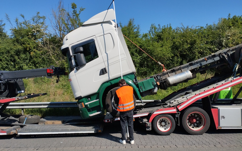 POL-EL: Polizeiinspektion Emsland / Grafschaft Bentheim - Gemeinsamer Kontrolltag auf dem Rastplatz Bentheimer Wald - Praktikanten erleben Polizeialltag hautnah - Foto: presseportal.de